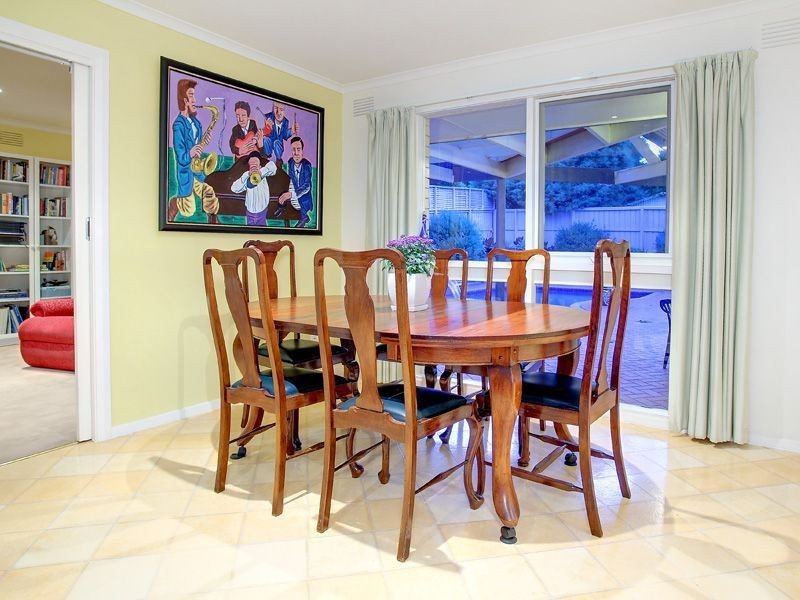 16 Sherwood Crescent, Mount Martha VIC 3934