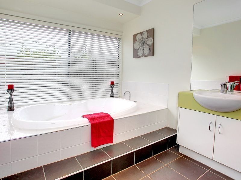 4 Cambridge Court, Mornington VIC 3931