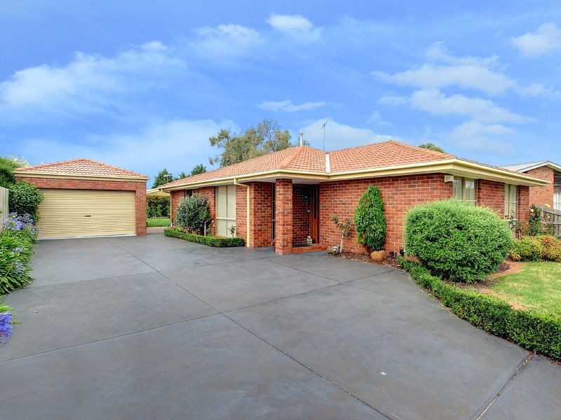 16 Flora Road, Mount Martha VIC 3934