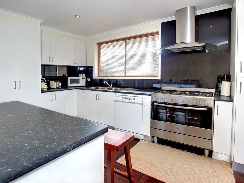 16 Flora Road, Mount Martha VIC 3934