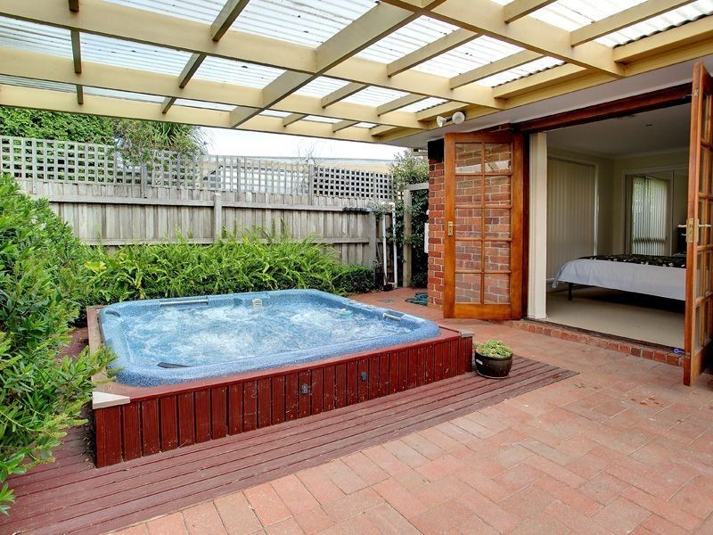 16 Flora Road, Mount Martha VIC 3934