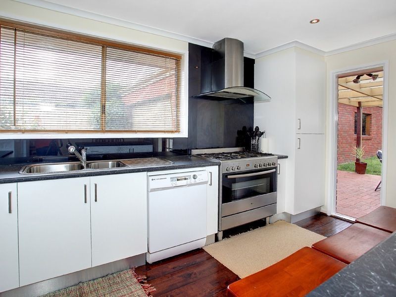 16 Flora Road, Mount Martha VIC 3934