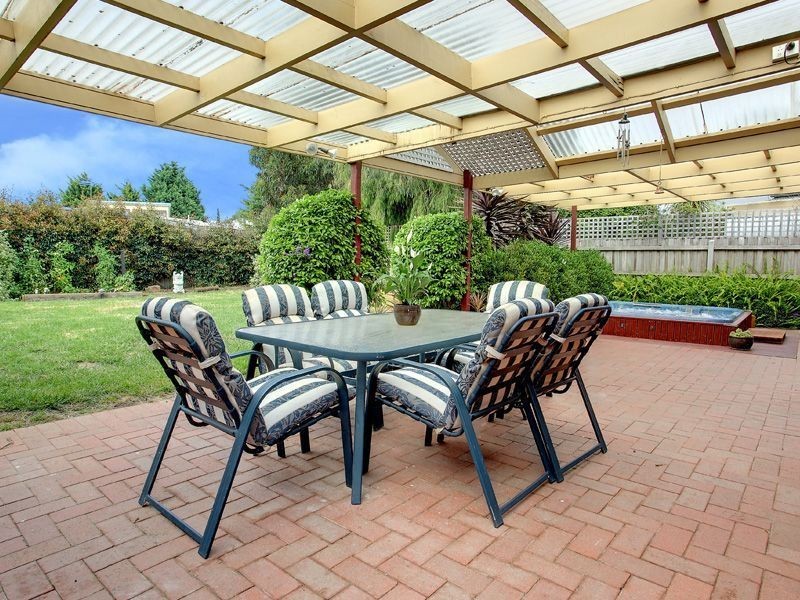 16 Flora Road, Mount Martha VIC 3934