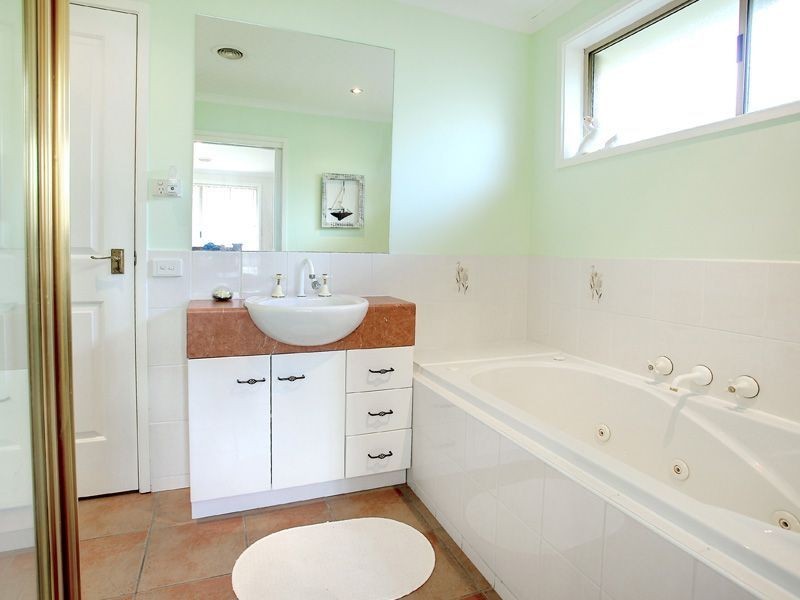 16 Flora Road, Mount Martha VIC 3934