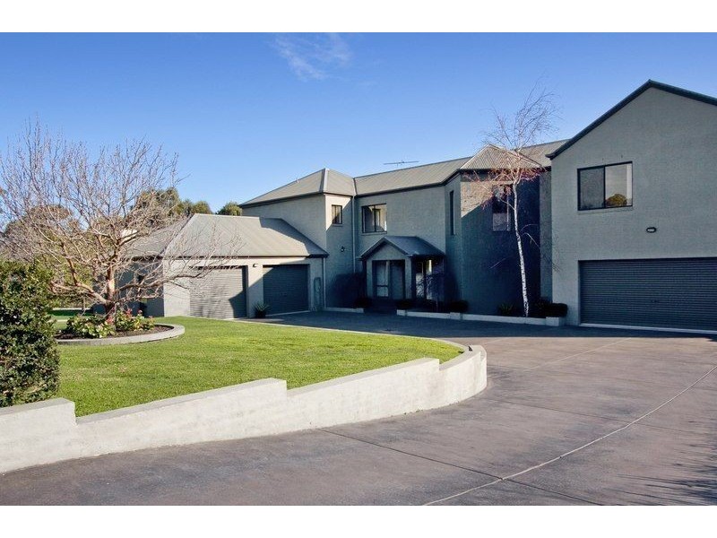 2 Ferne Place, Mount Martha VIC 3934