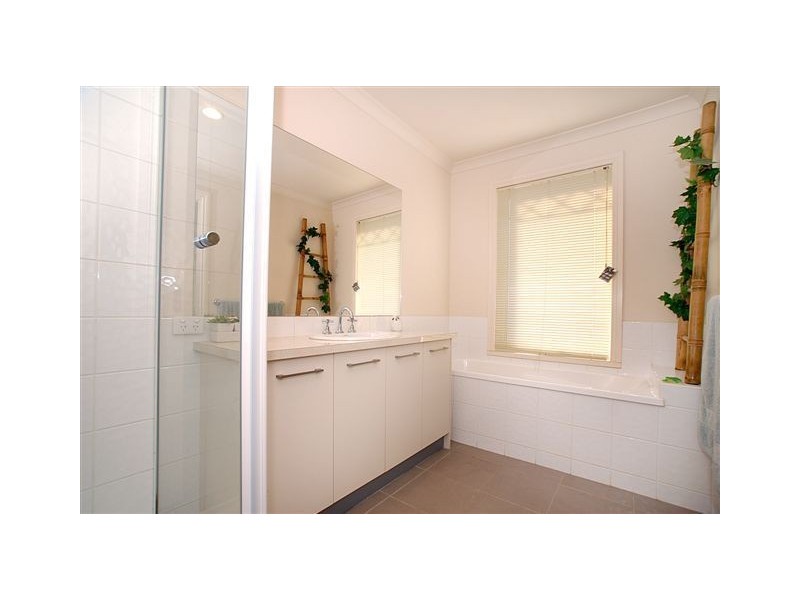 24 Meadow Crest Circuit, Mount Martha VIC 3934