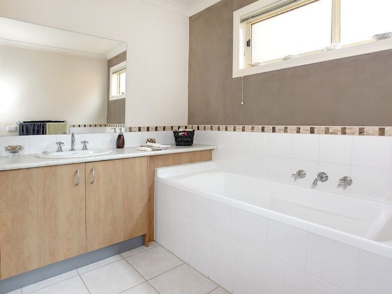 29 Meadow Crest Circuit, Mount Martha VIC 3934