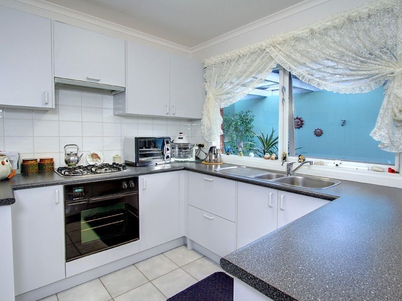 2/2 Kuranga Court, Mornington VIC 3931