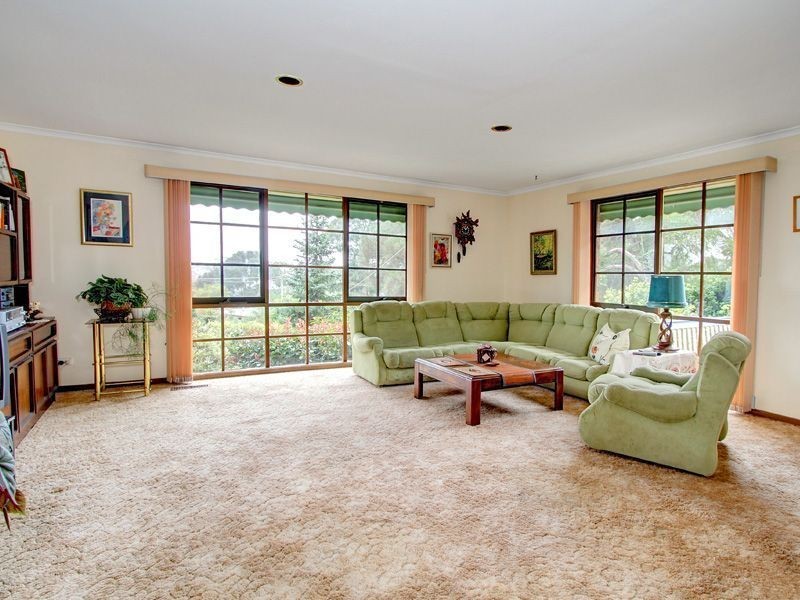 20 St Ives Grove, Mount Martha VIC 3934