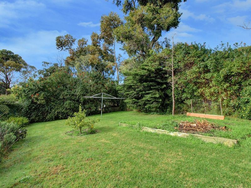 20 St Ives Grove, Mount Martha VIC 3934