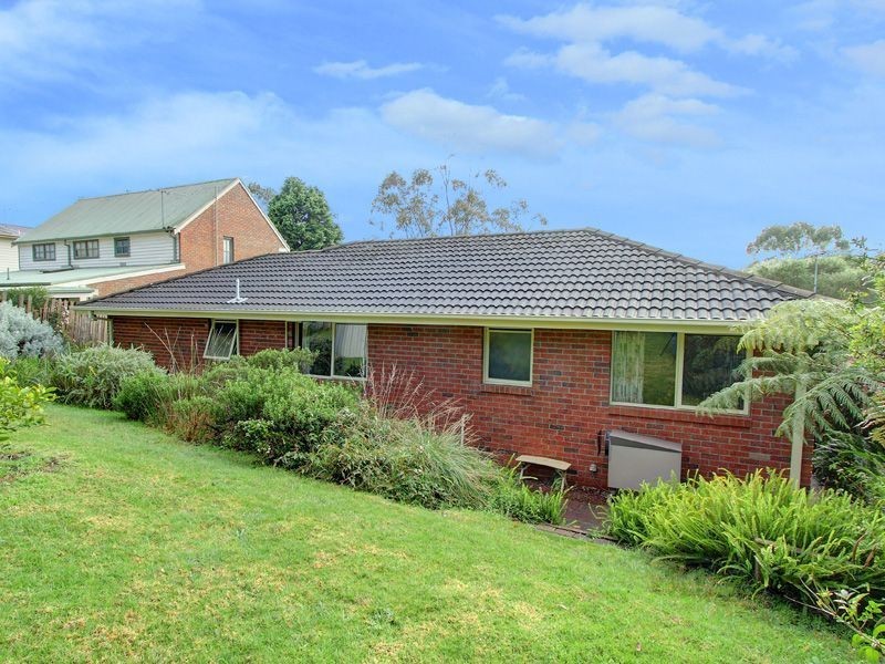 20 St Ives Grove, Mount Martha VIC 3934
