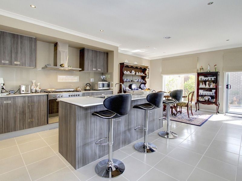 8 Arthur Walk, Mount Martha VIC 3934