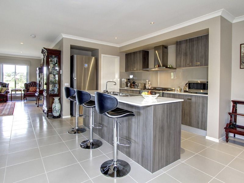 8 Arthur Walk, Mount Martha VIC 3934