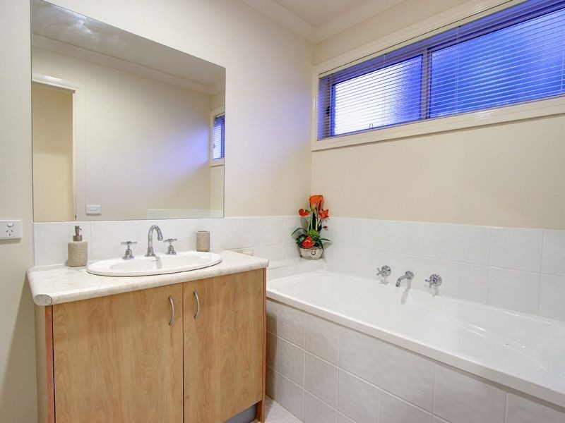 32 Meadow Crest Circuit, Mount Martha VIC 3934