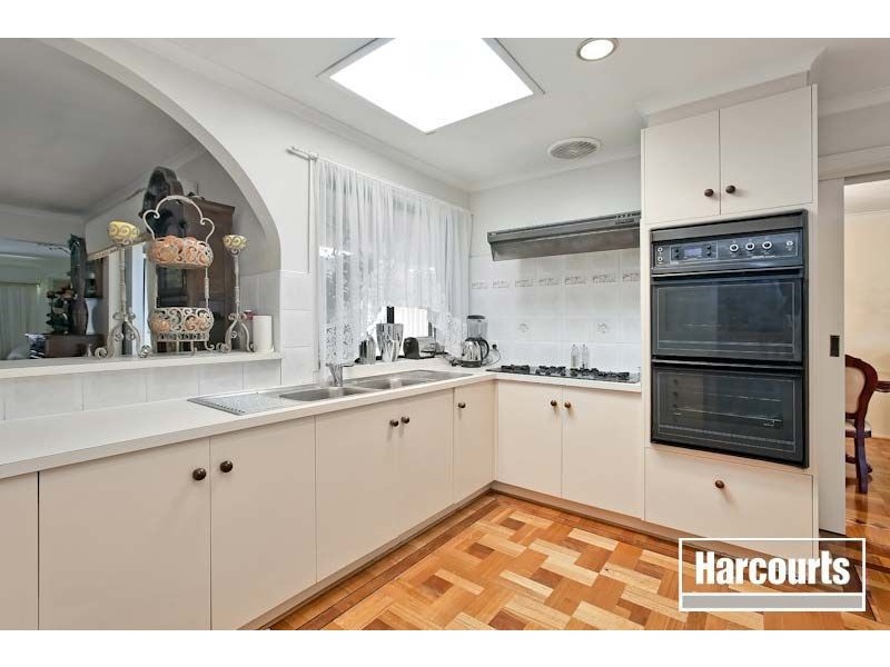 8 Lochalsh Court, Endeavour Hills VIC 3802