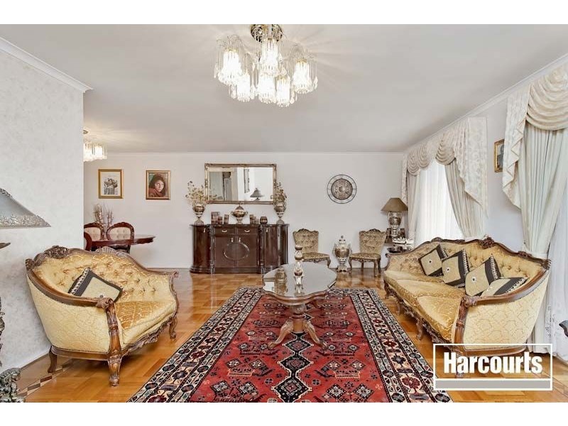 8 Lochalsh Court, Endeavour Hills VIC 3802