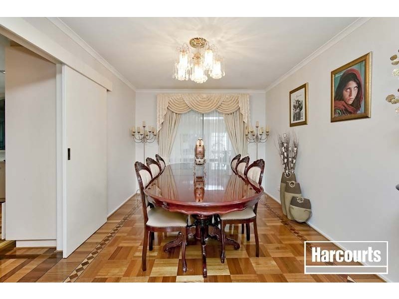 8 Lochalsh Court, Endeavour Hills VIC 3802