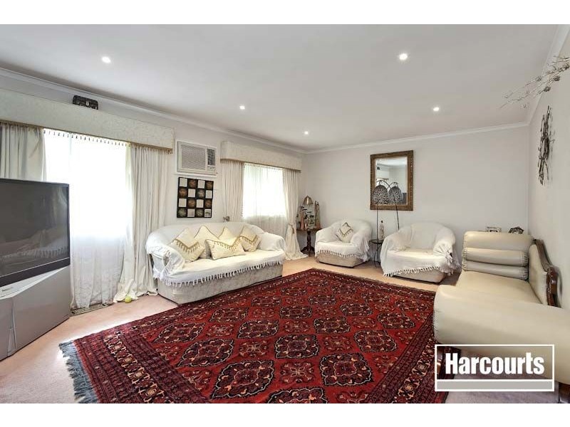 8 Lochalsh Court, Endeavour Hills VIC 3802