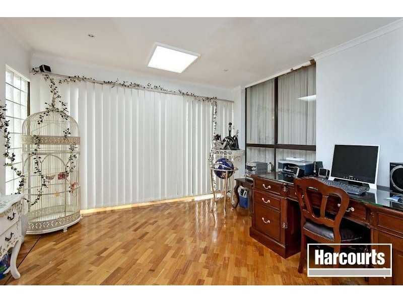 8 Lochalsh Court, Endeavour Hills VIC 3802