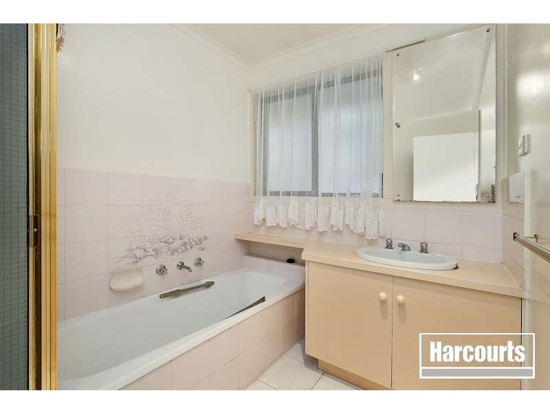 8 Lochalsh Court, Endeavour Hills VIC 3802