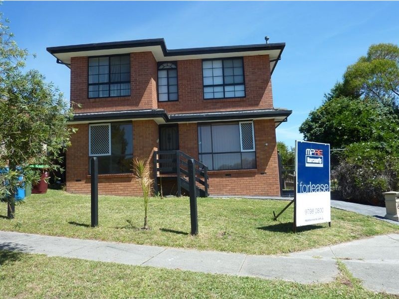 64 Willow Drive, Hampton Park VIC 3976