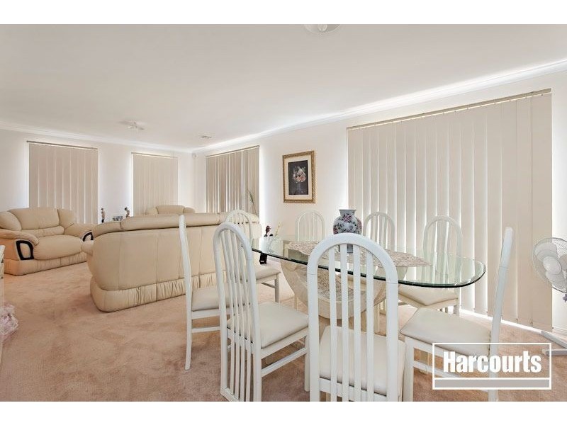 6 Oakland Drive, Hampton Park VIC 3976