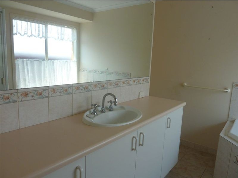 93 Hinrichsen Drive, Hallam VIC 3803