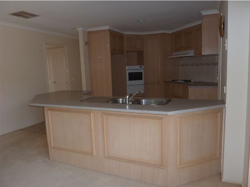 93 Hinrichsen Drive, Hallam VIC 3803