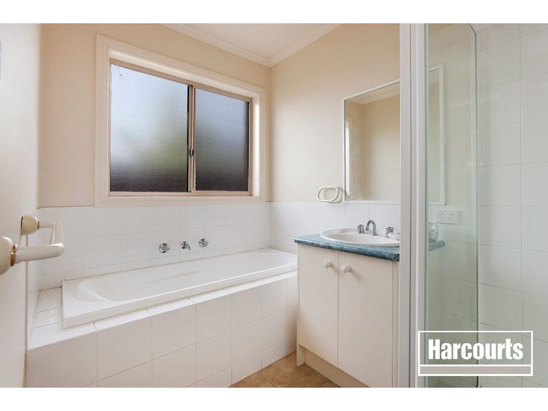 29 Glenaire Crescent, Cranbourne West VIC 3977