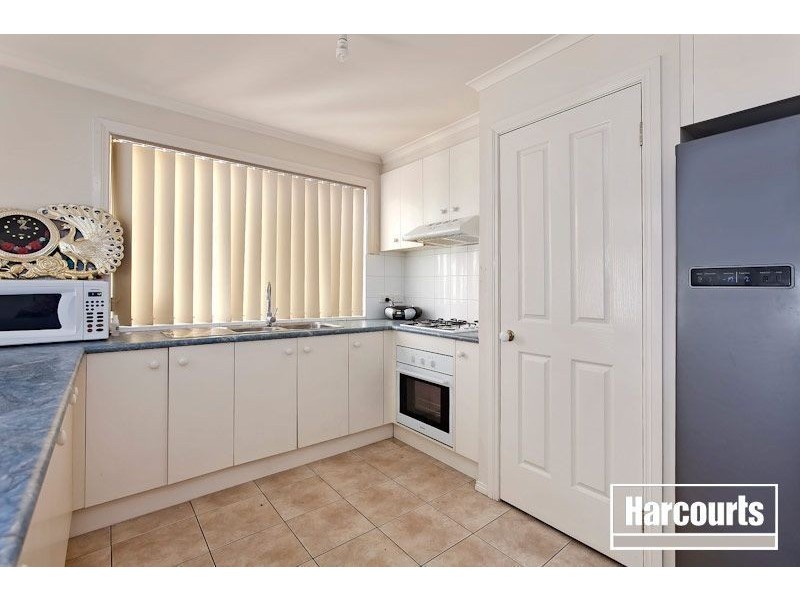 29 Glenaire Crescent, Cranbourne West VIC 3977