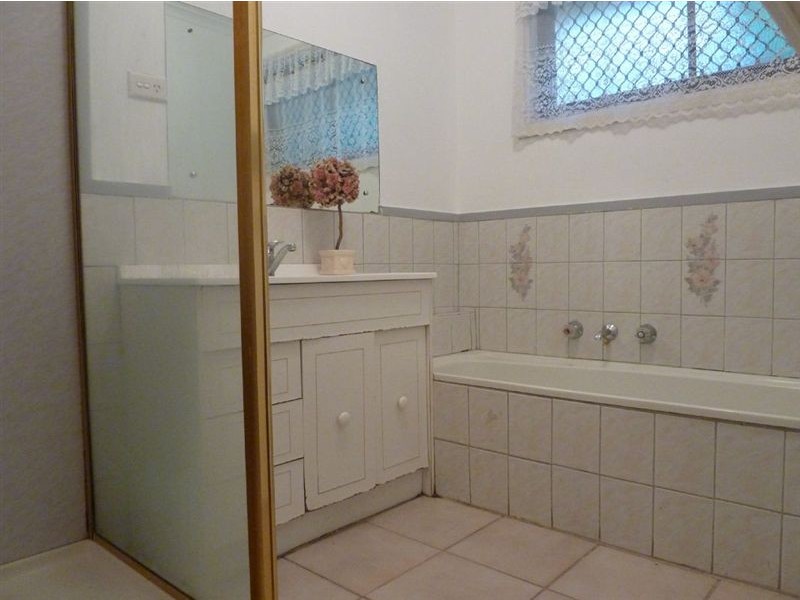 4 Hallam Road, Hampton Park VIC 3976