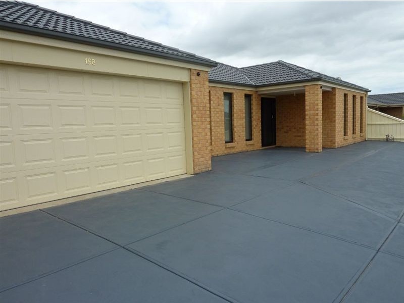 158 Rosebank Drive, Cranbourne North VIC 3977