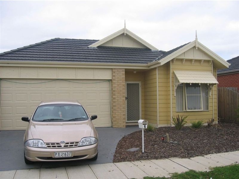 6 Boldrewood Place, Lynbrook VIC 3975