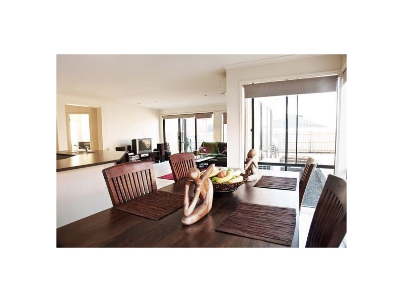 44 Silvercreek Drive, Lynbrook VIC 3975