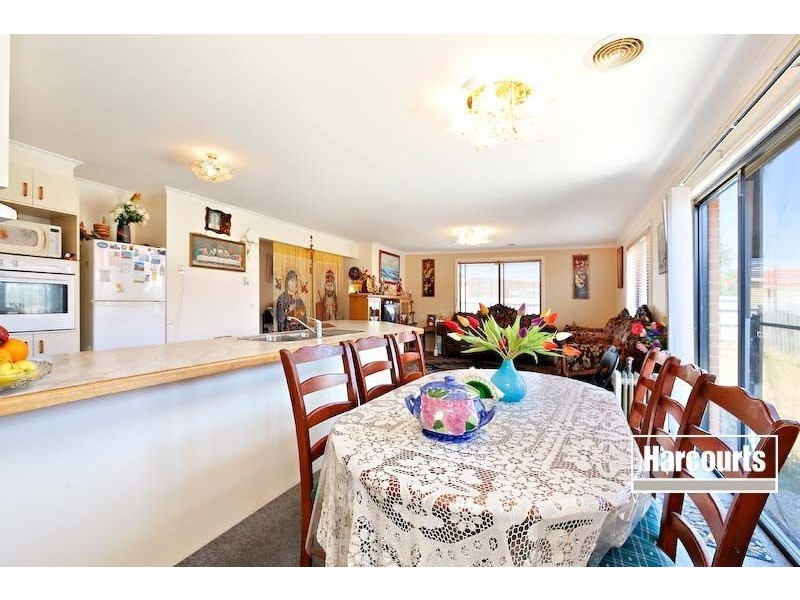 30 Kirkwood Crescent, Hampton Park VIC 3976