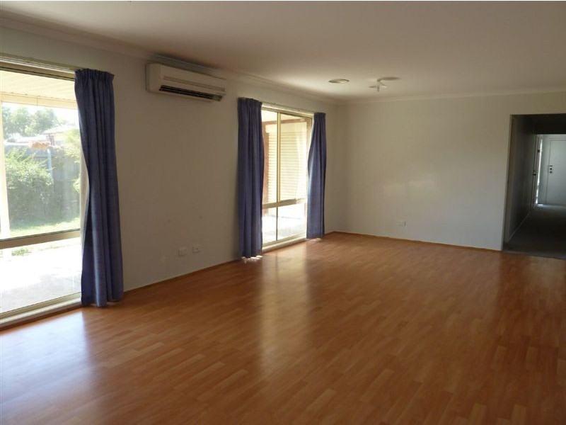 48 Cato Parkway, Lynbrook VIC 3975