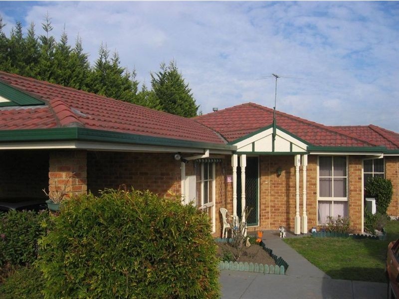 8 Lauren Drive, Hampton Park VIC 3976
