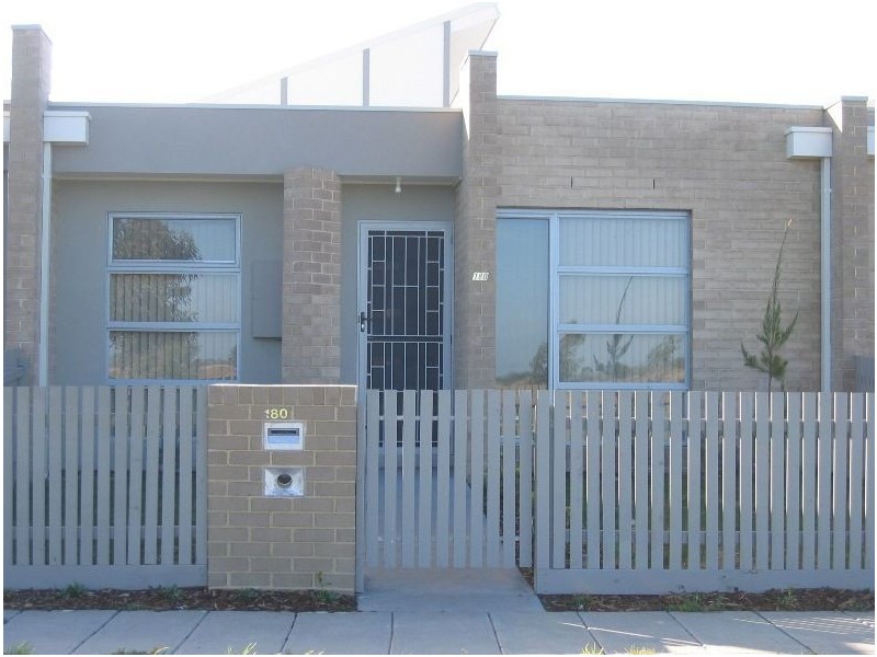 180 Paterson Drive, Lynbrook VIC 3975