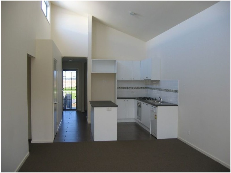 180 Paterson Drive, Lynbrook VIC 3975