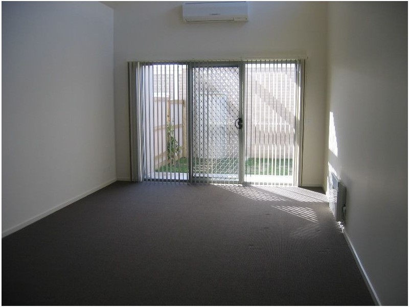 180 Paterson Drive, Lynbrook VIC 3975