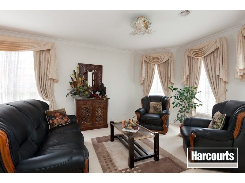 94 Hutchinson Drive, Lynbrook VIC 3975