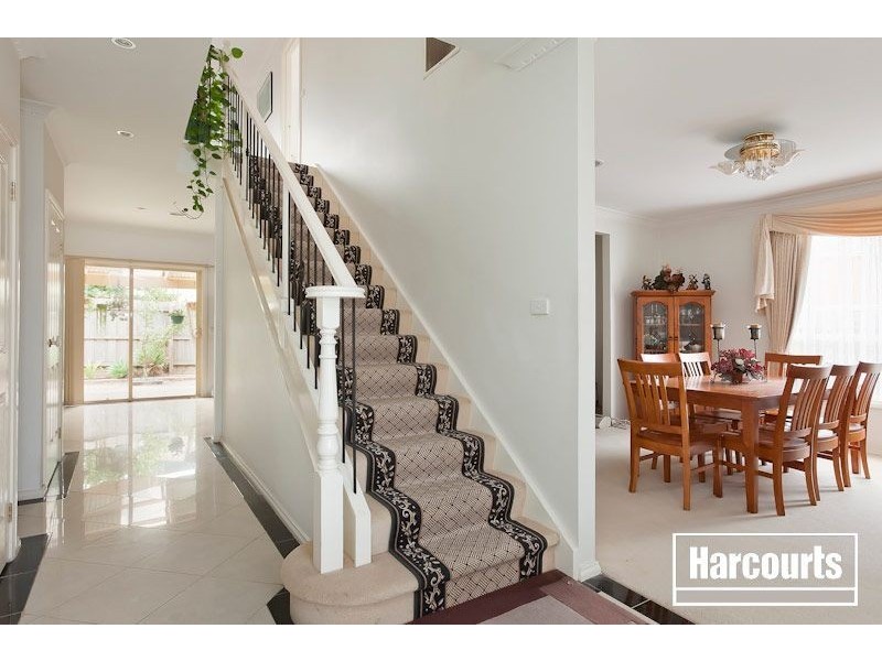 94 Hutchinson Drive, Lynbrook VIC 3975