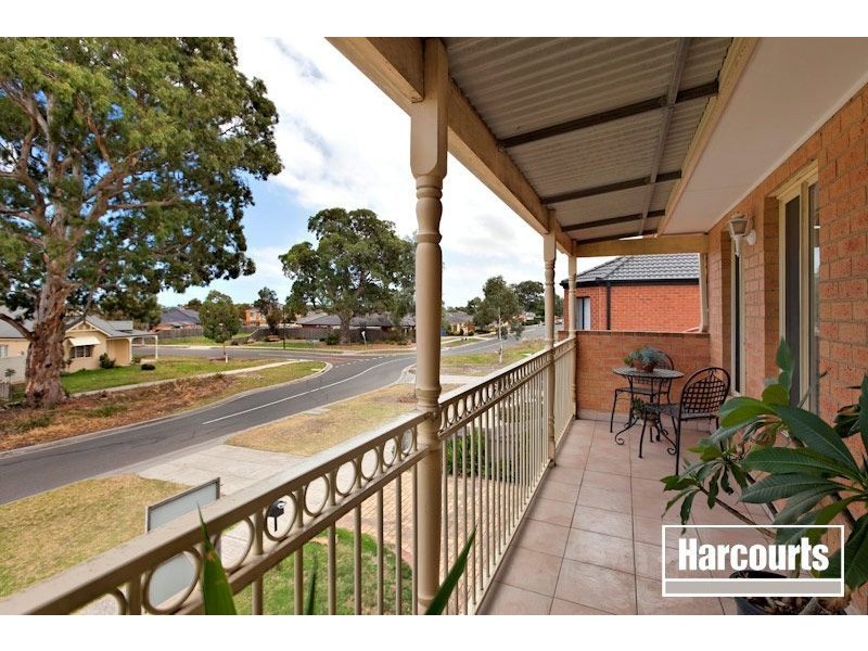 94 Hutchinson Drive, Lynbrook VIC 3975