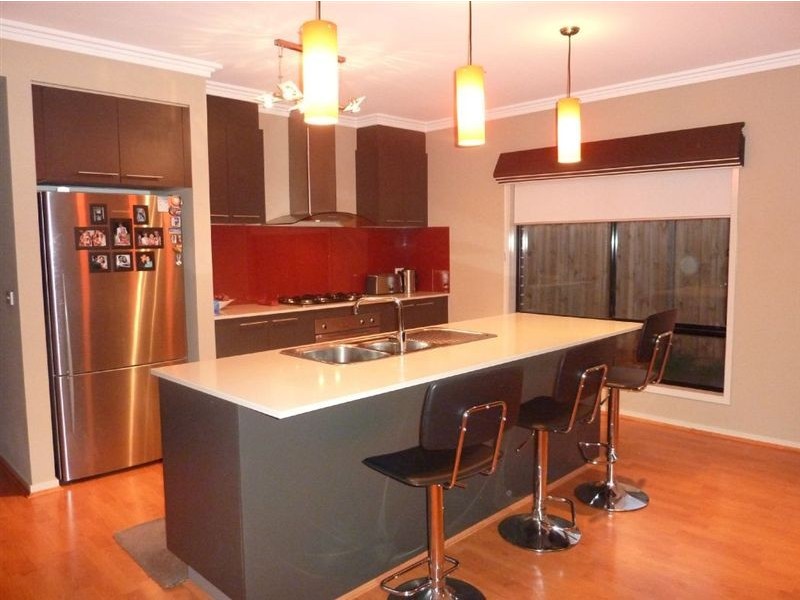 27 Locky Grove, Lyndhurst VIC 3975