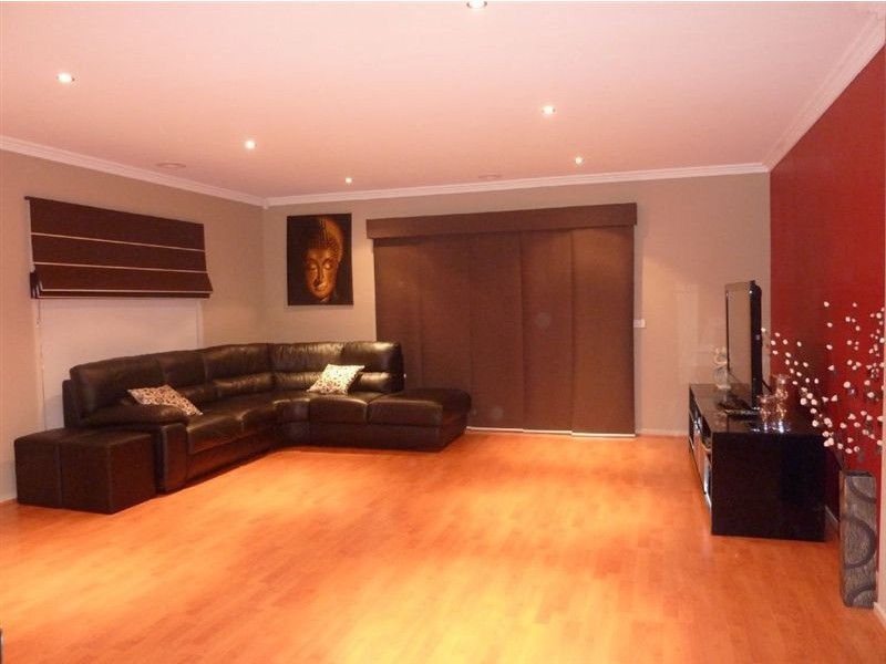 27 Locky Grove, Lyndhurst VIC 3975