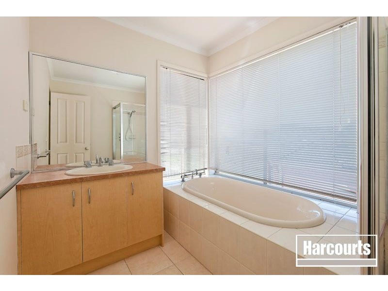 6 Oakland Drive, Hampton Park VIC 3976