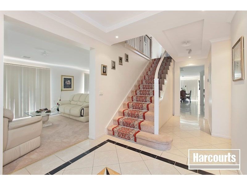 6 Oakland Drive, Hampton Park VIC 3976