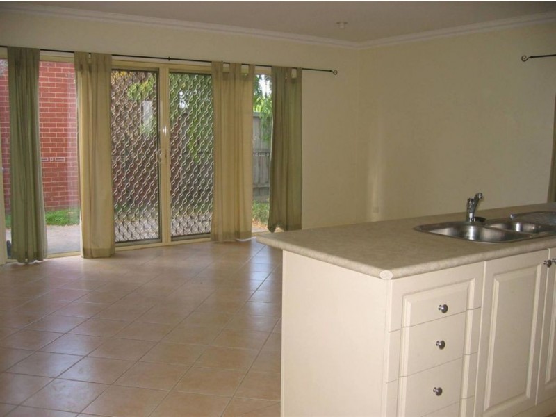 60 Paterson Drive, Lynbrook VIC 3975