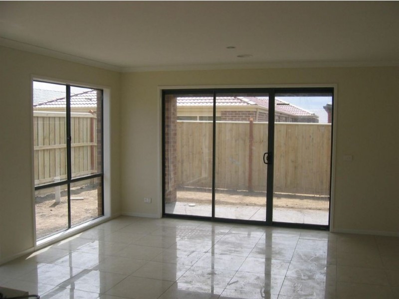 8 Boland Drive, Lyndhurst VIC 3975