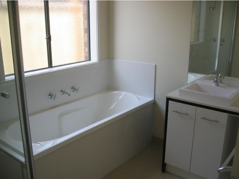 8 Boland Drive, Lyndhurst VIC 3975